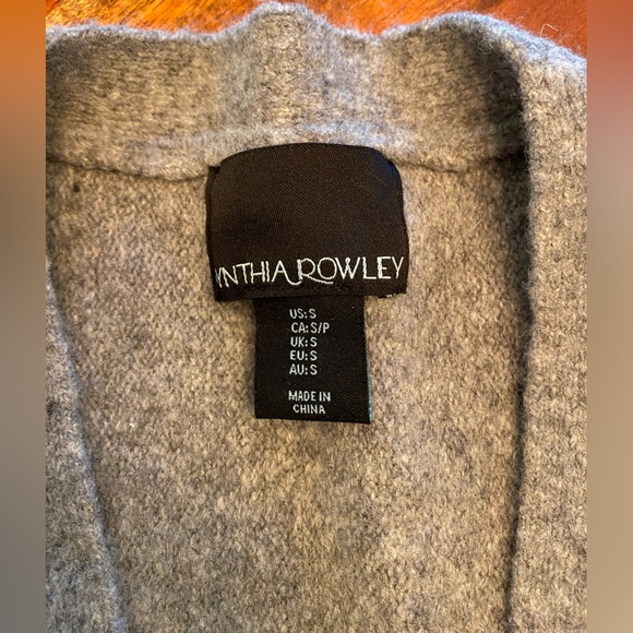 Women’s v neck sweater - Picture 2 of 5